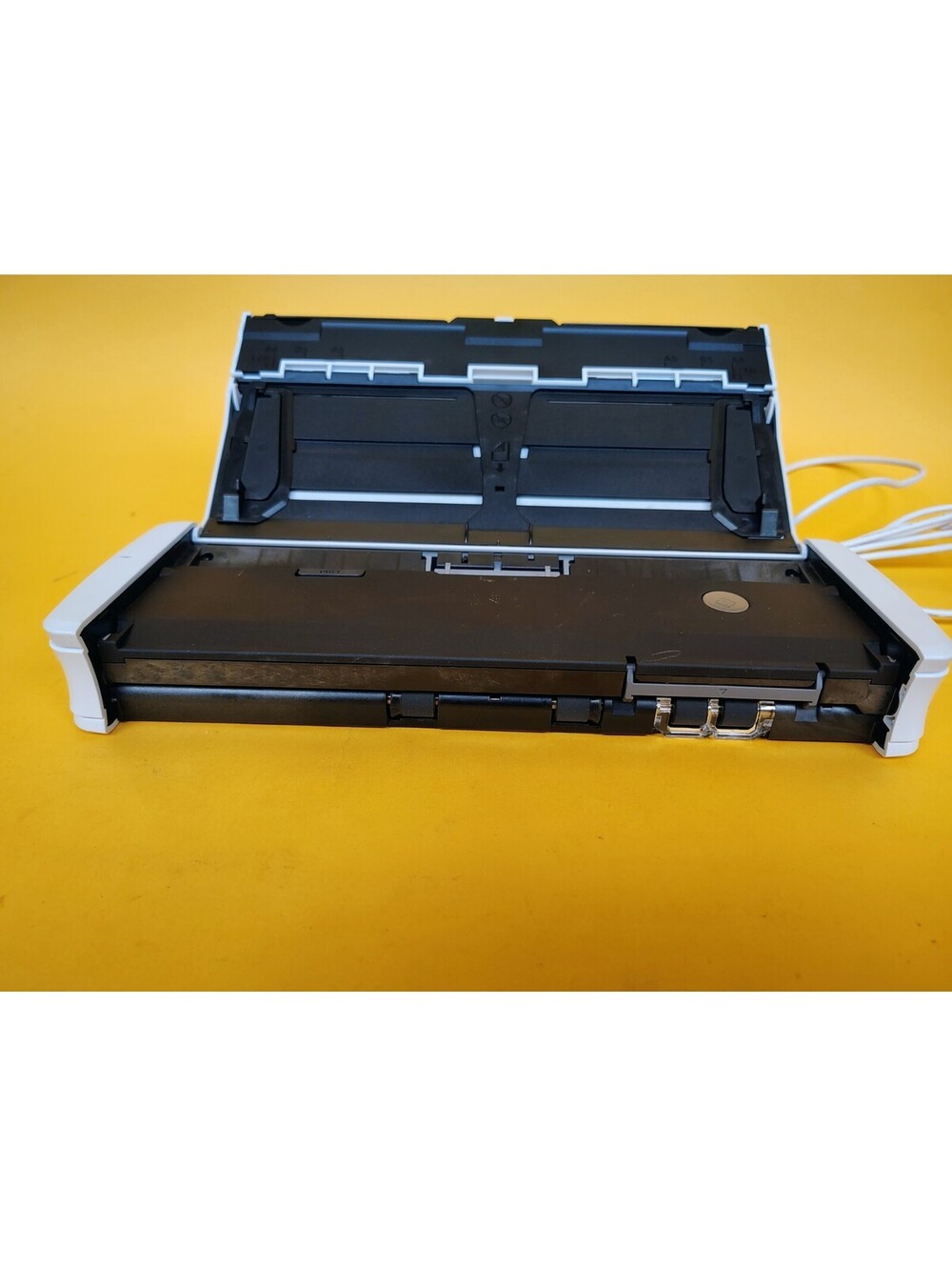 Canon imageFORMULA R10 Portable Document Scanner - Picture 5 of 8